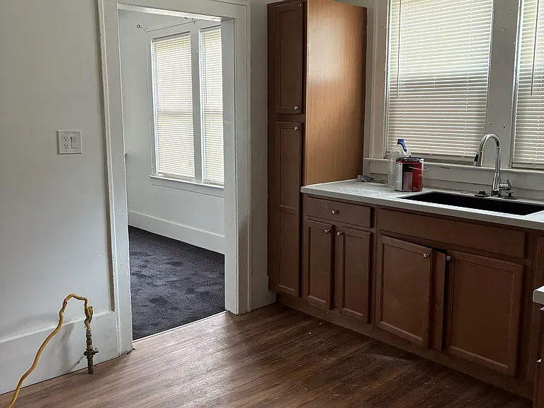 5573 Montclair St — Photo 5