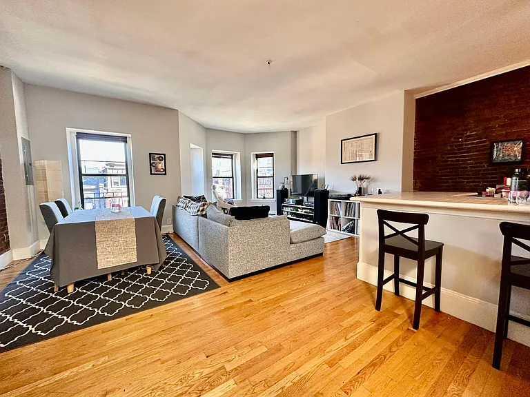 34 Gloucester St #4 — Photo 14