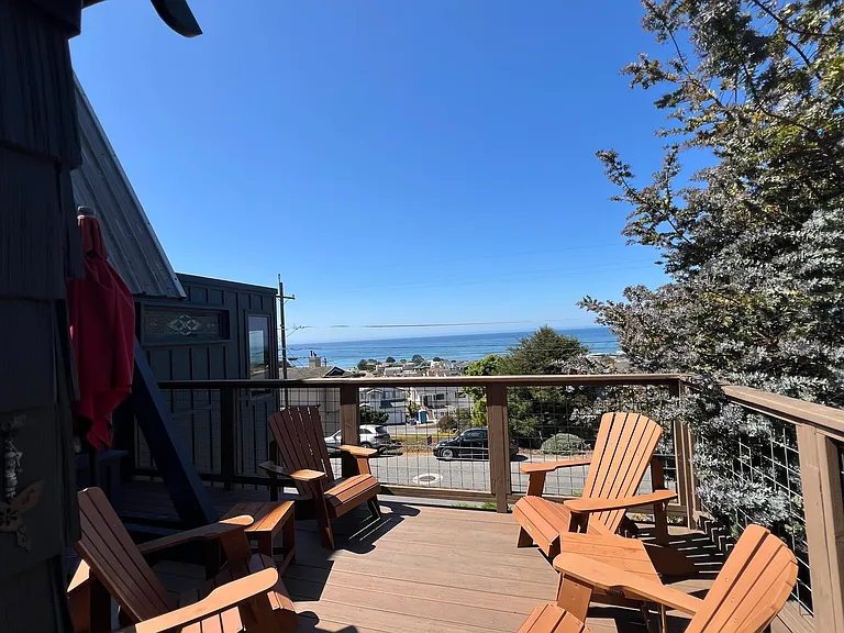 Front deck with ocean view!