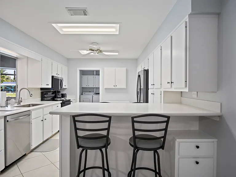 1360 SW Albatross Way — Photo 24