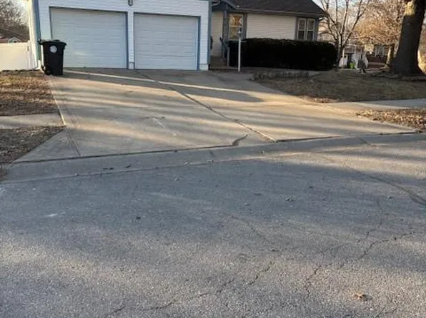 818 Autumn Dr, Belton, MO 64012