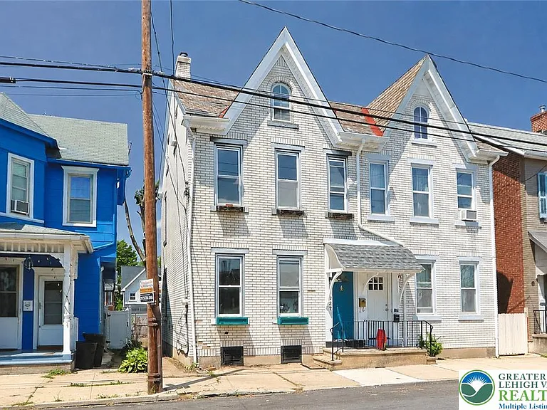 227 E Garrison St — Photo 1