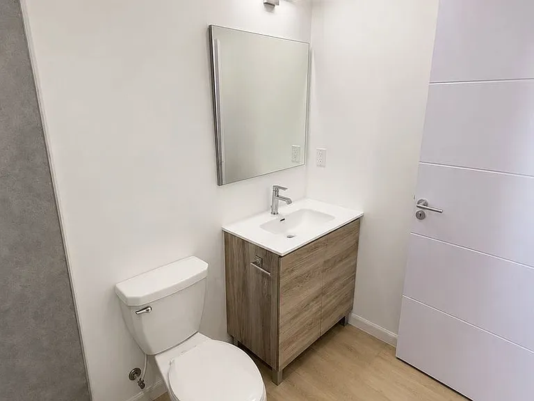 552 NW 7th St #6 — Photo 22