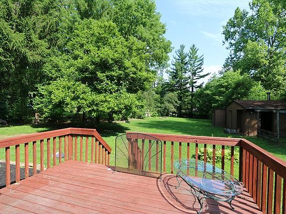 4th image of 453 Moorewood Cir