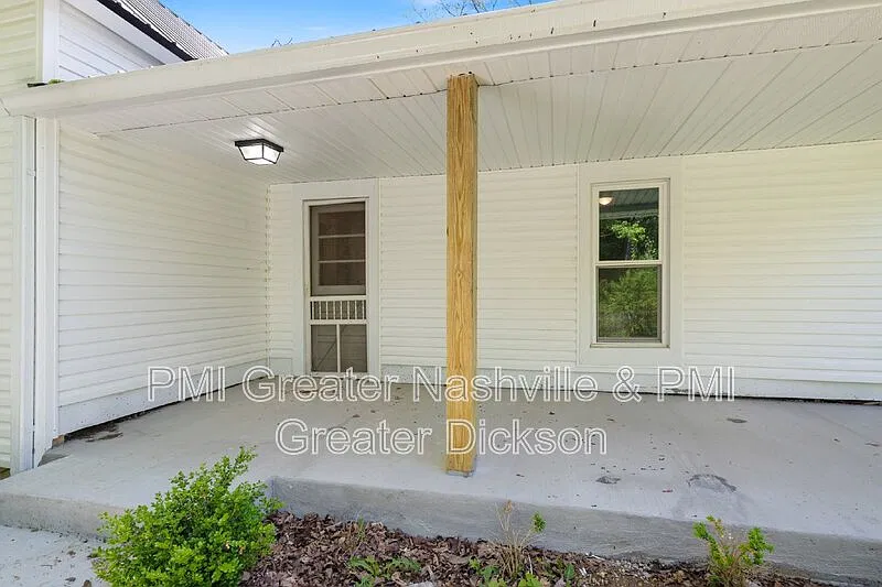 3 bed, 2.0 bath, 1132 sqft, $1,900 — Photo 4