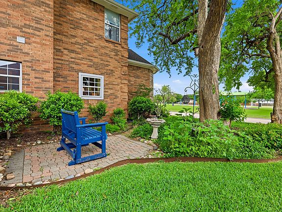 5th image of 812 Sylvan Creek Dr