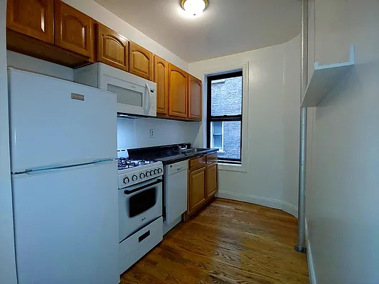 Rented by Moss Realty Company | media 1