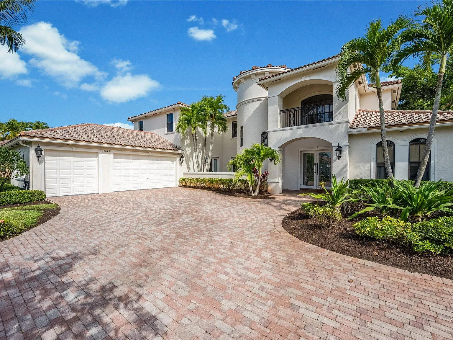 5 bed, 4.5 bath, 4680 sqft, $11,000 — Photo 2