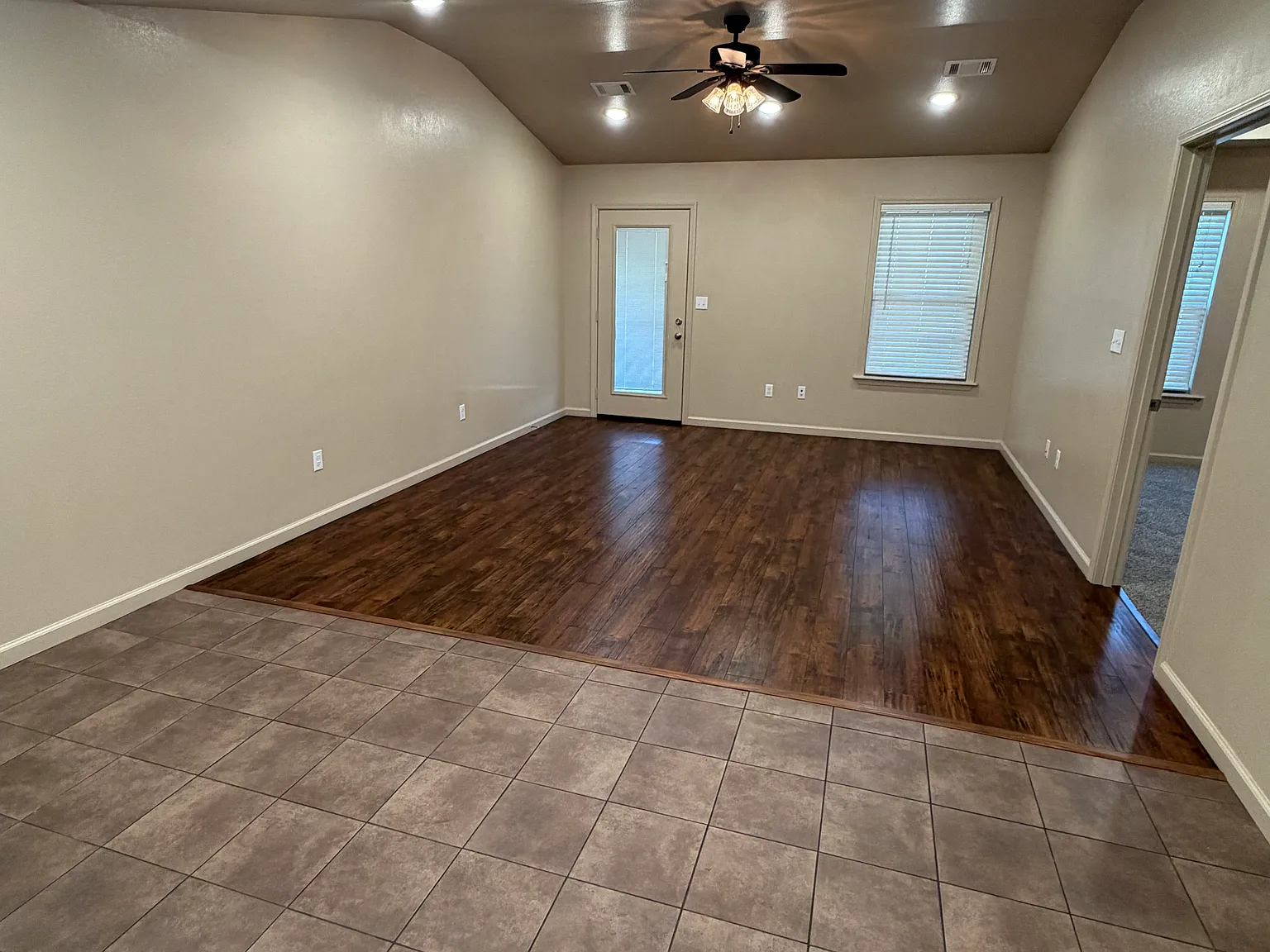 2 bed, 1100 sqft, $1,200 — Photo 2