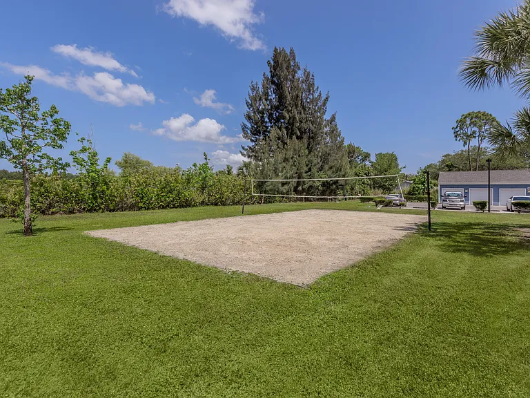 Fountain Lake Bradenton — Photo 18