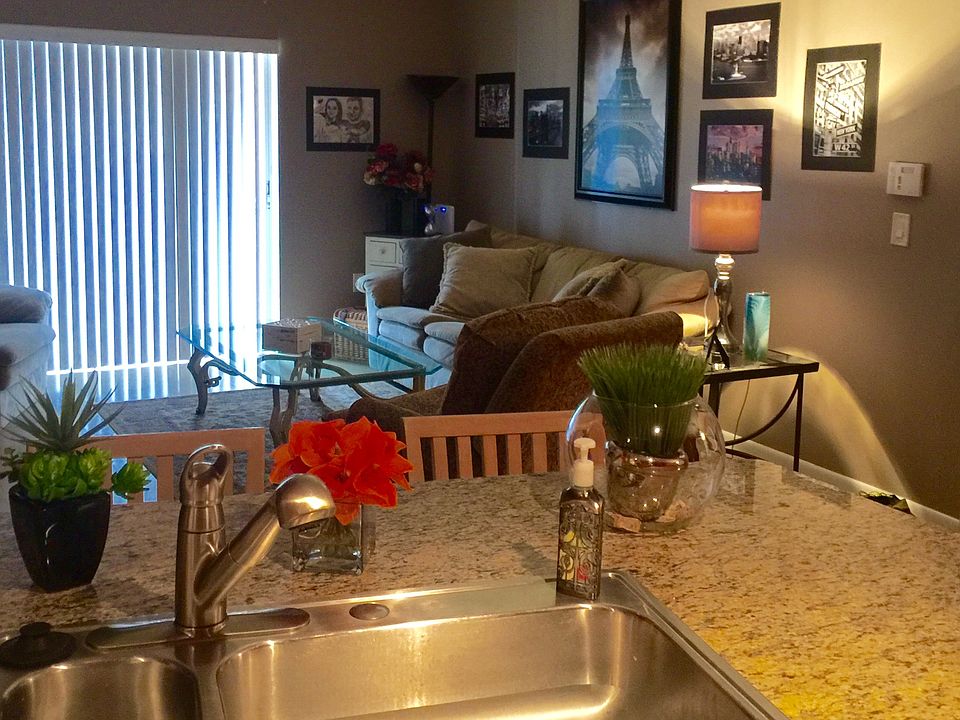 living room/kitchen