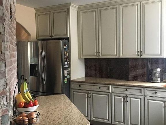 5th image of 192 College Ave