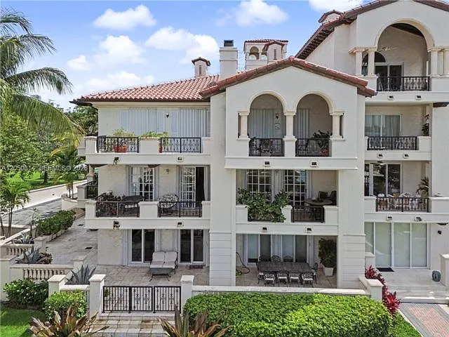 2124 Fisher Island Dr #2124