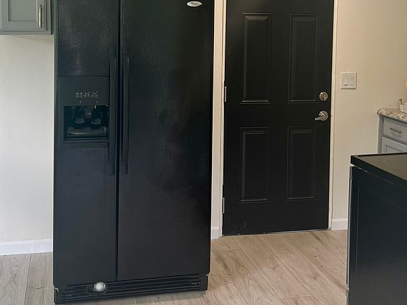 Open Kitchen/Backdoor
