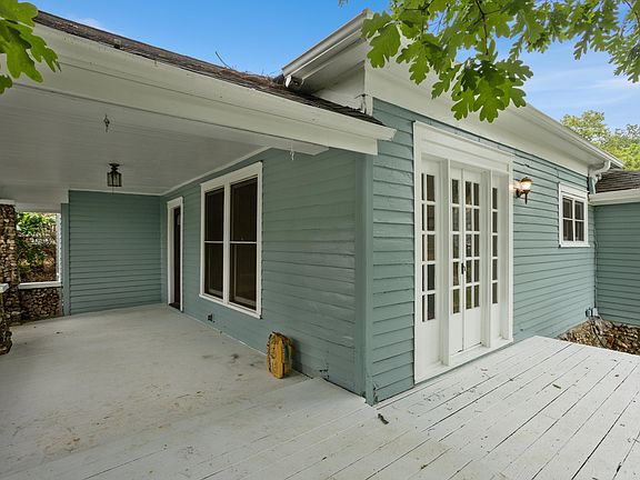 3rd image of 621 Barton Ave