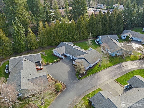 2nd image of 923 NW Leisure Ln