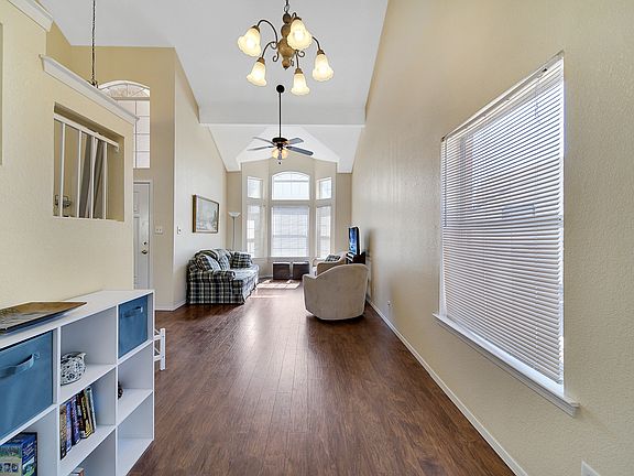 5th image of 7517 Umbria Dr