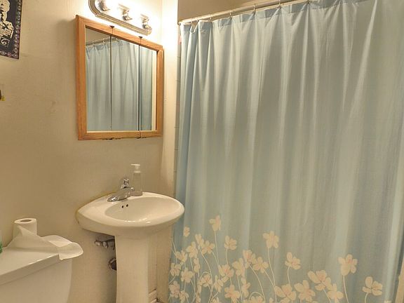 5th image of 2622 N Avers Ave APT 1R