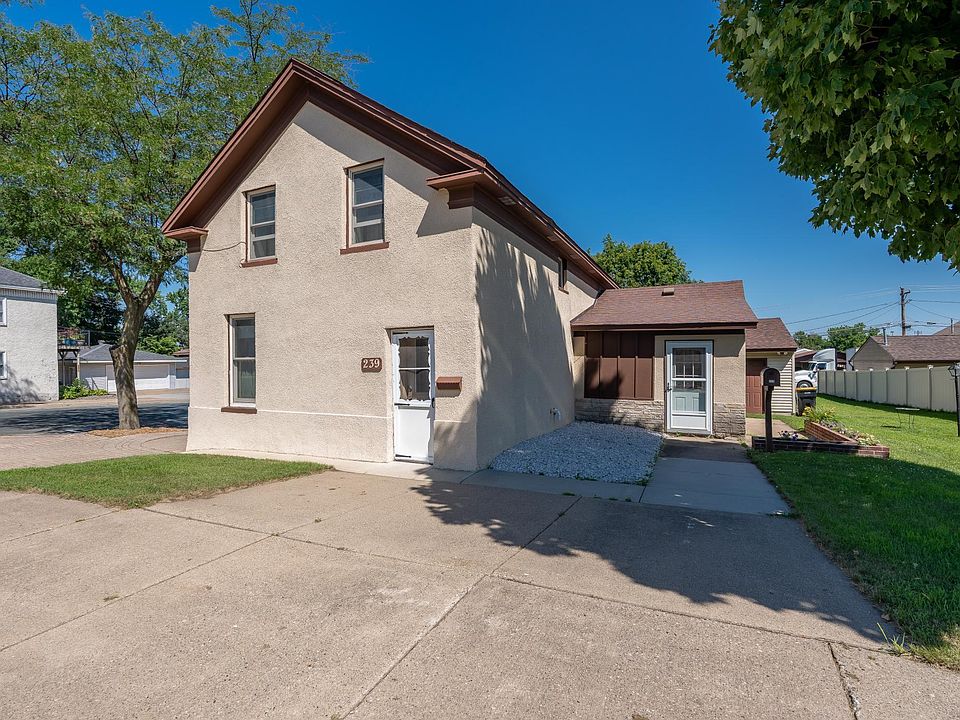 1st image of 239 3rd Ave W
