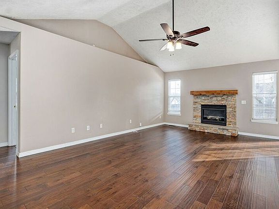 3rd image of 126 N Cedarwood Ave