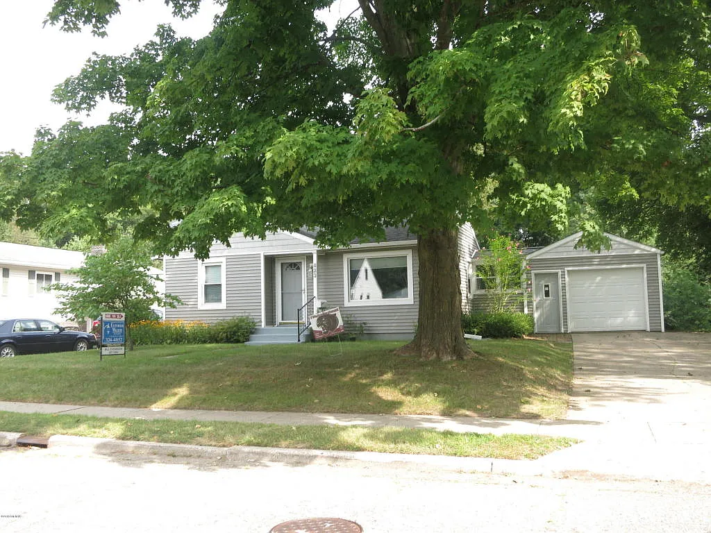 823 Parchmount Ave photo 1