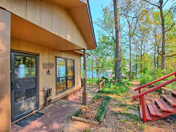 3rd image of 476 Hickory Hill Dr