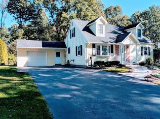 27 Laredo Dr, Rochester, NY 14624