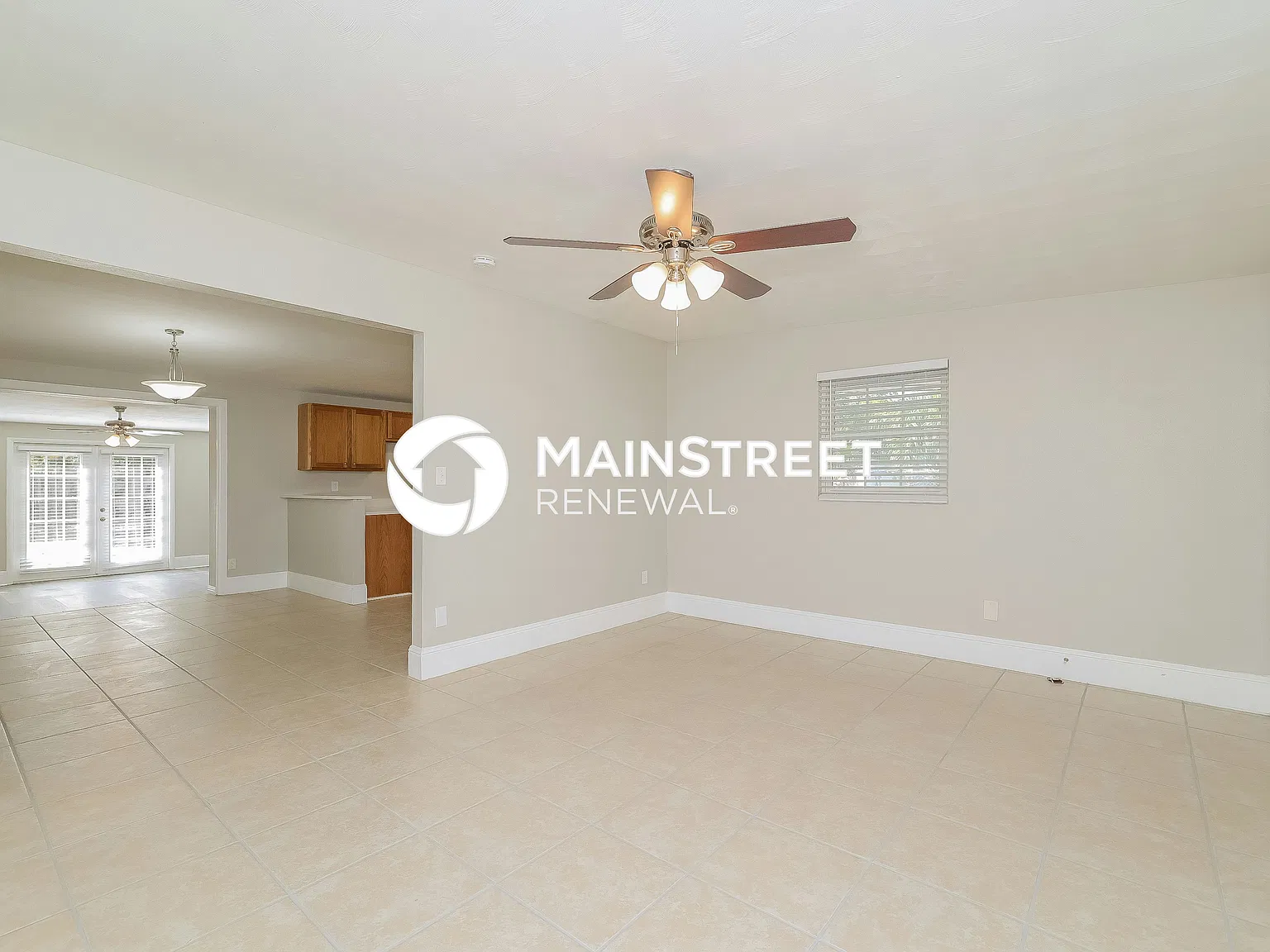 2129 Greenway Dr — Photo 2
