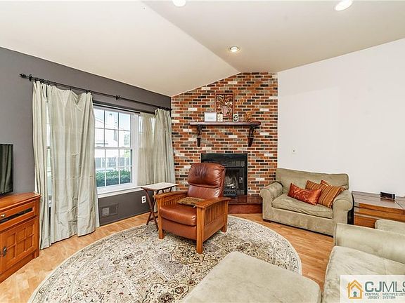 3rd image of 121 Sunnyvale Ct