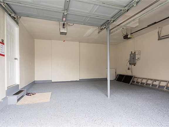 2nd image of 8467 Caboose Cir