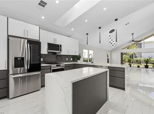 1601 Weybridge Cir #11, Naples, FL 34110