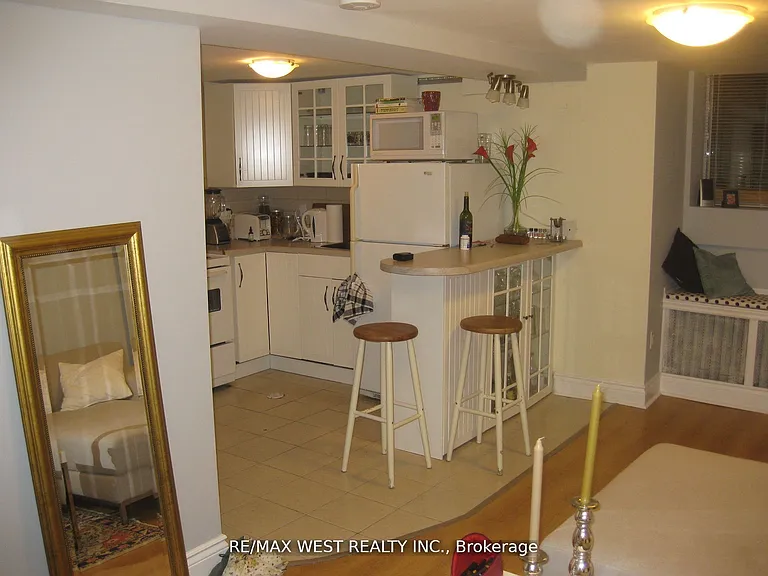 237 Vaughan Rd #BASEMENT — Photo 8