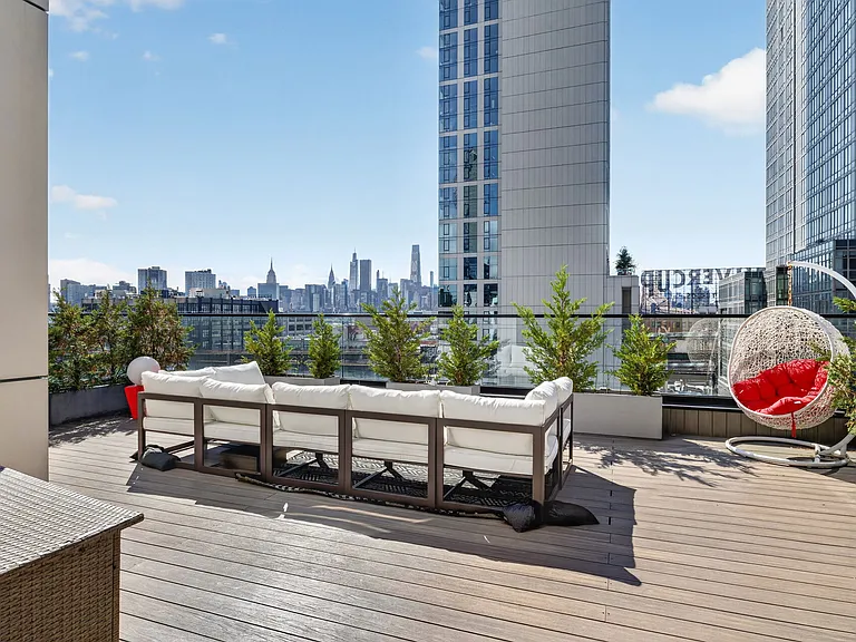 24-12 42nd Rd #Penthouse 8A — Photo 16