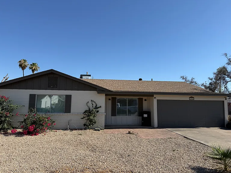 12401 N Columbine Dr — Photo 1
