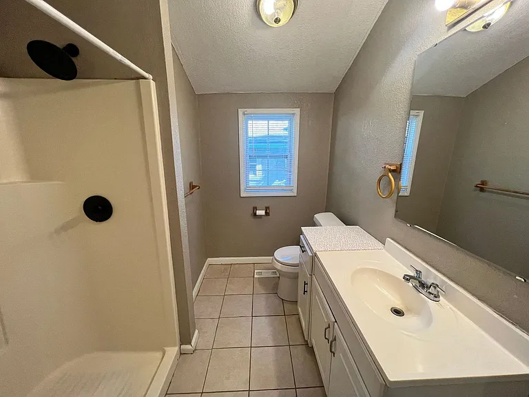 607 N Hocker Ave — Photo 13
