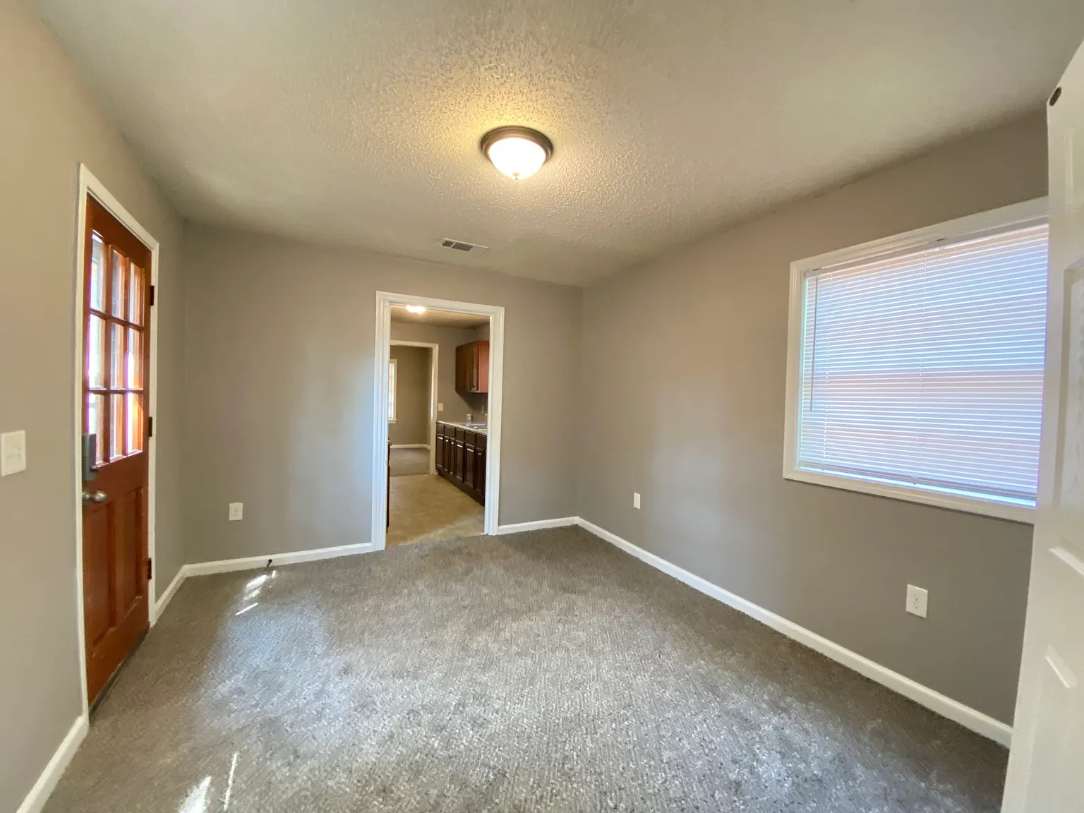 1319 S Jackson St — Photo 4