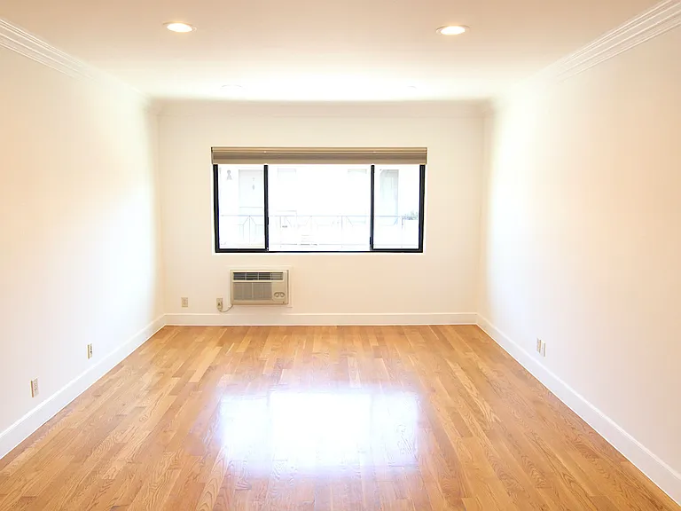 632 N Sweetzer Ave #8 — Photo 12