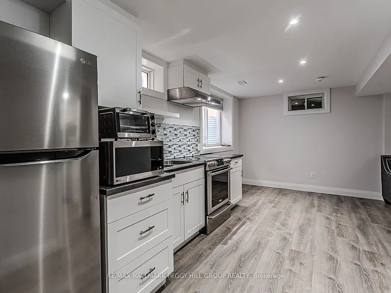 17 Wagner Cres #LOWER — Photo 2