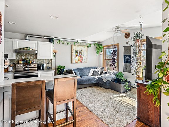 3rd image of 682 Alder Ridge Ln