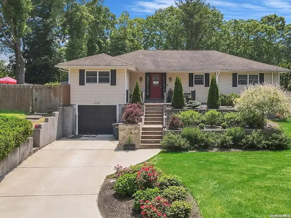 1422 Townline Road, Nesconset, NY 11767