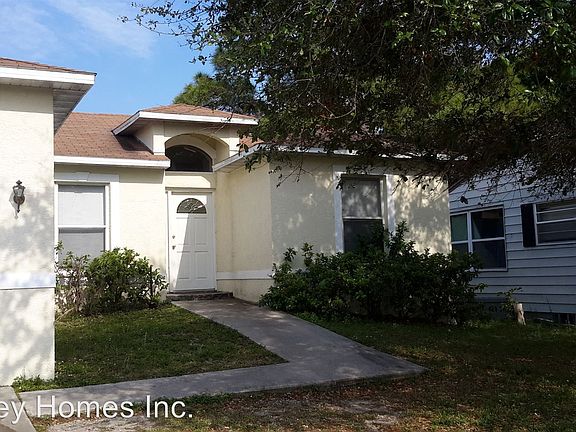 2nd image of 2210 5th St S