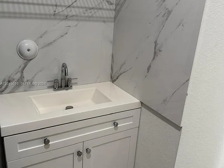 12760 SW 215th Ter — Photo 12