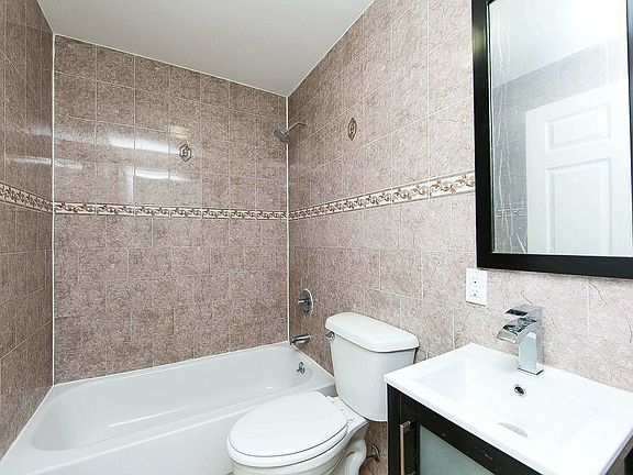 5th image of 2308 Dean St #1