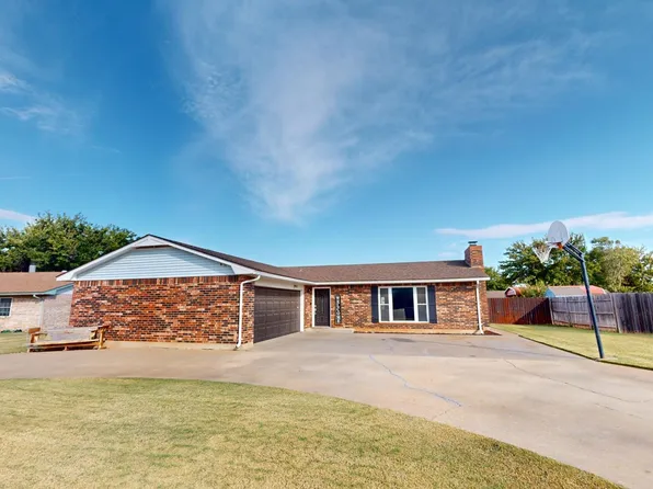 218 Ponderosa Dr, Woodward, OK 73801