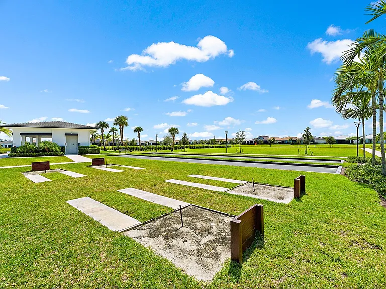 15883 Key Biscayne Ln — Photo 44