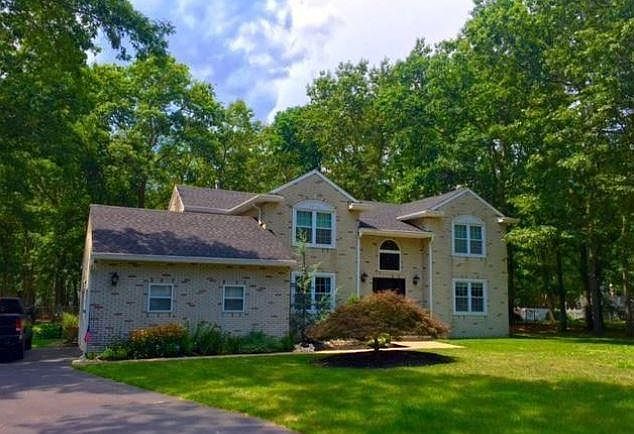 2nd image of 28 Pitney Ln