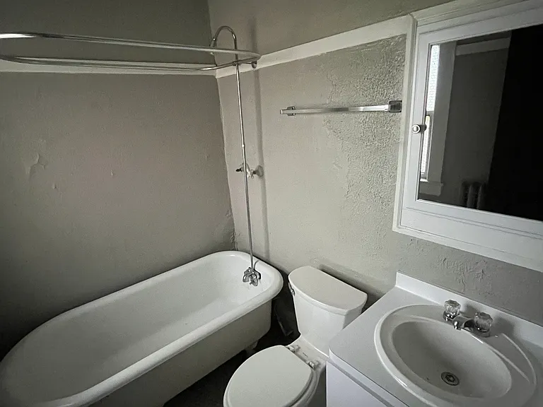 16814 Madison Ave #9 — Photo 10