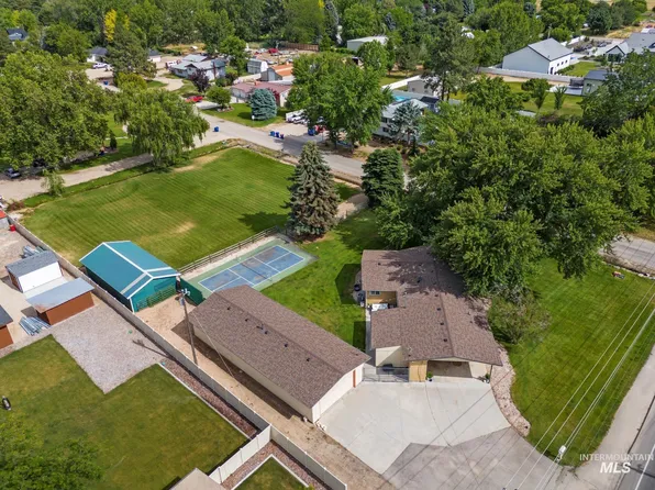 4320 N Locust Grove Rd, Meridian, ID 83646