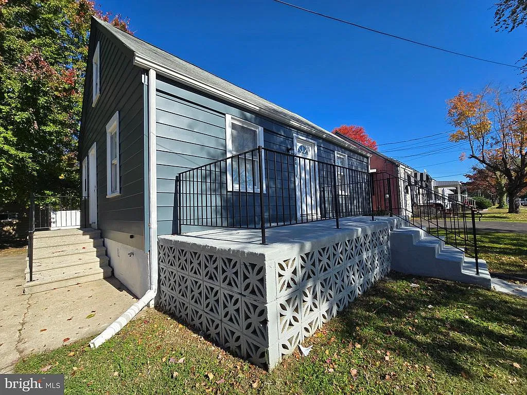 5 bed, 1.0 bath, 1015 sqft, $2,750 — Photo 1