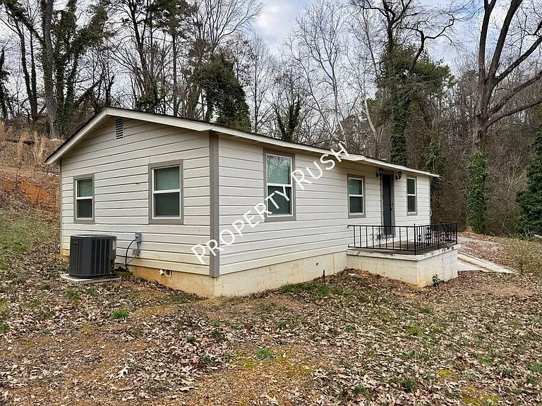 975 Beason Dr — Photo 1